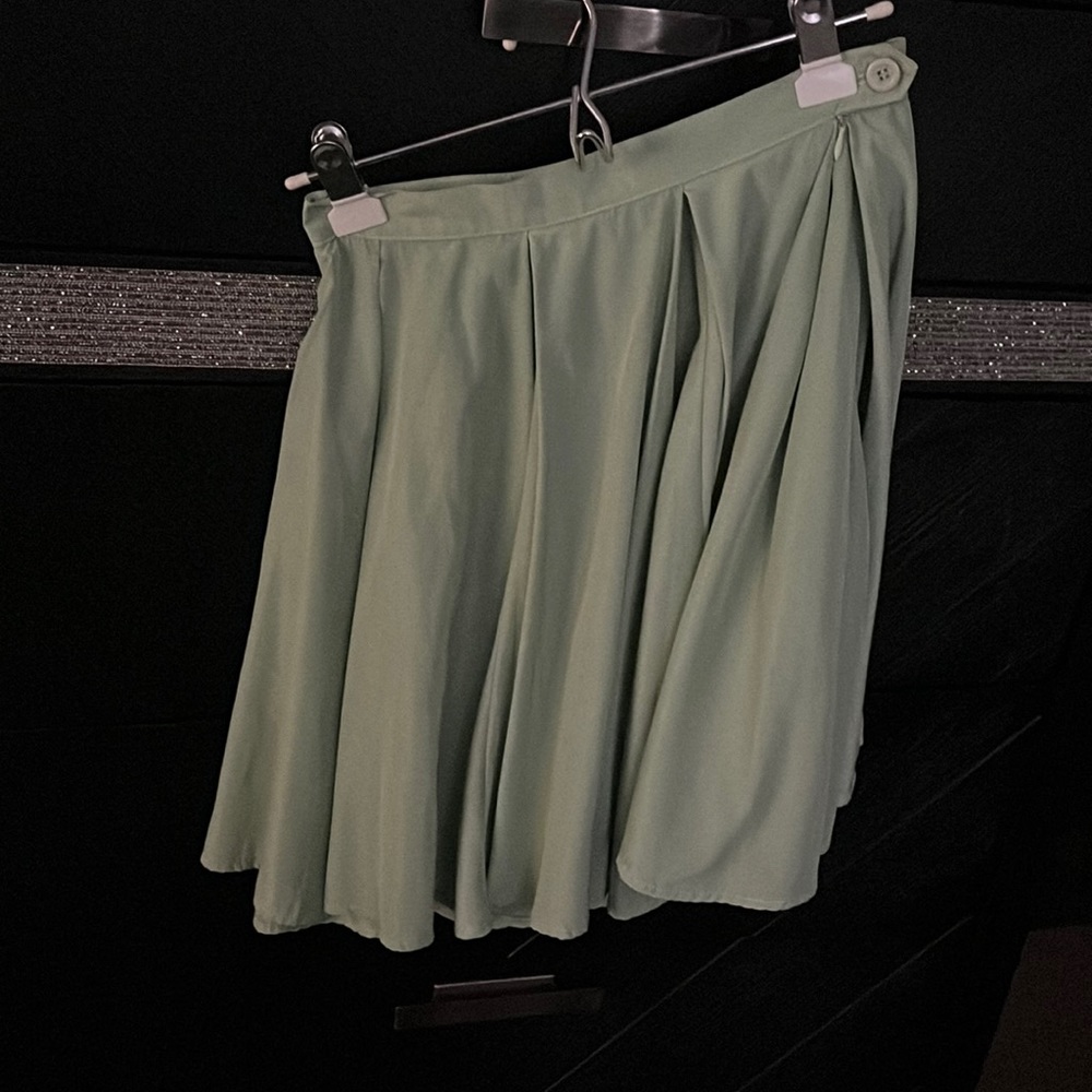 American Apparel light green flowing skirt. Brand new never worn size M